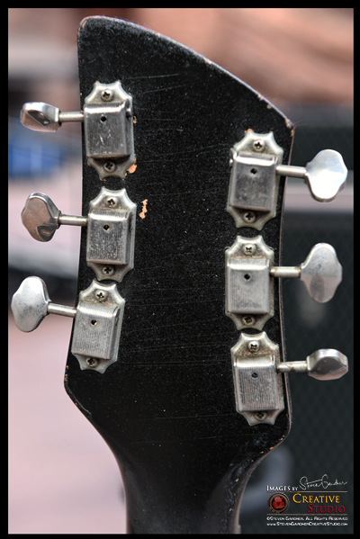 Back of 325 headstock showing tuners